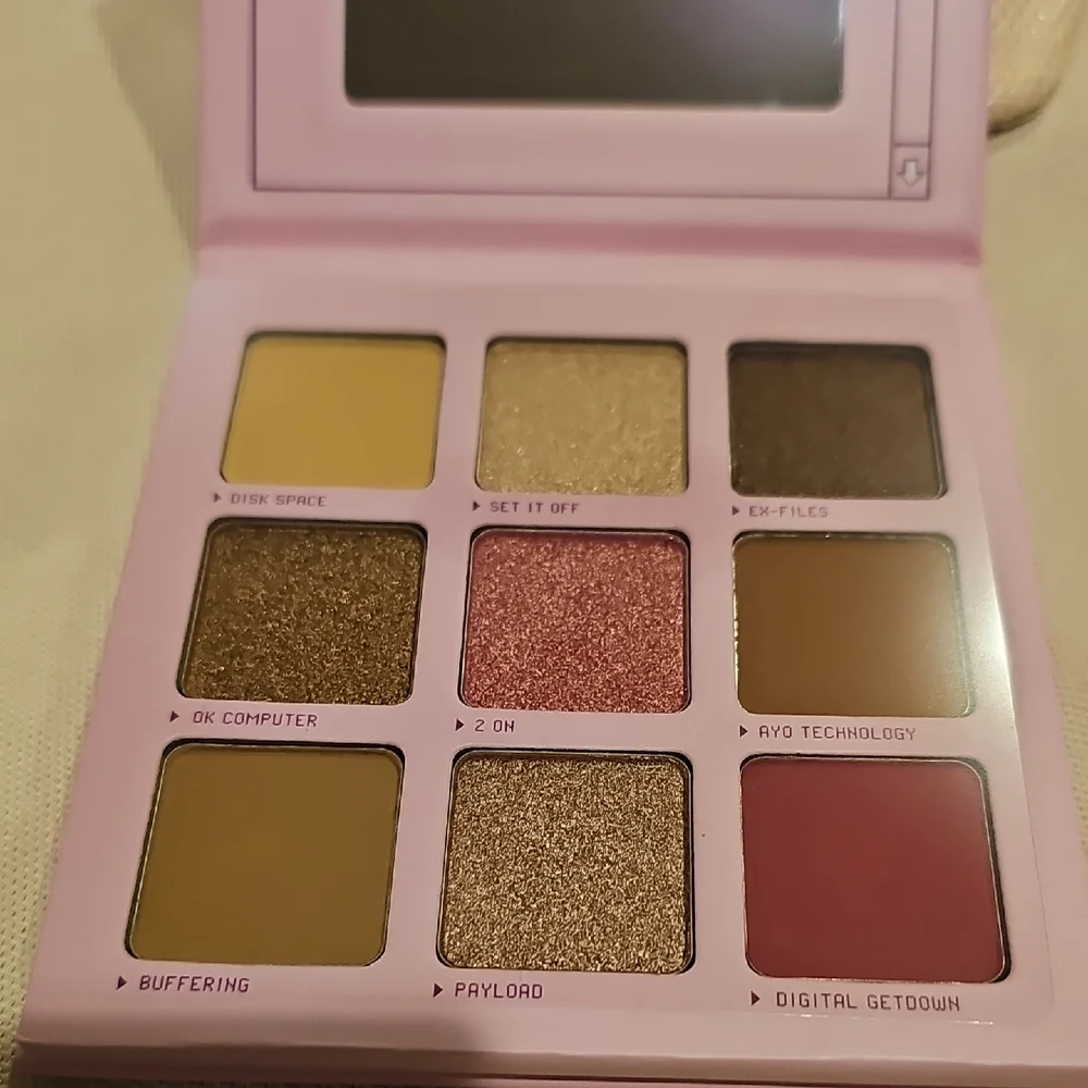 Eyeshadow Palette with Pink, Gold, and Brown Shades